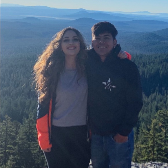 Meet your Posher, Hannah - Picture 2 of 3